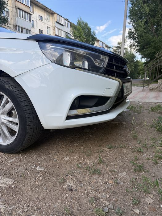Продам бампер цена 7000 на Ладу Весту