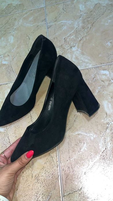 Здравейте, продавам чисто нови бални обувки, неизползвани!