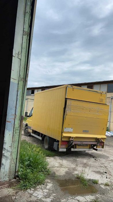 Бус под наем с падащ борд и шофьор