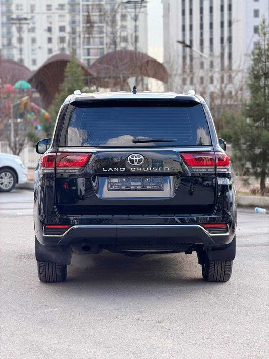 Sotuvda Toyota Land Cruiser 300 3.5 Twin Turbo