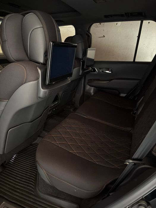 Toyota Land Cruiser 300 3.5L V6 2024 7-местный