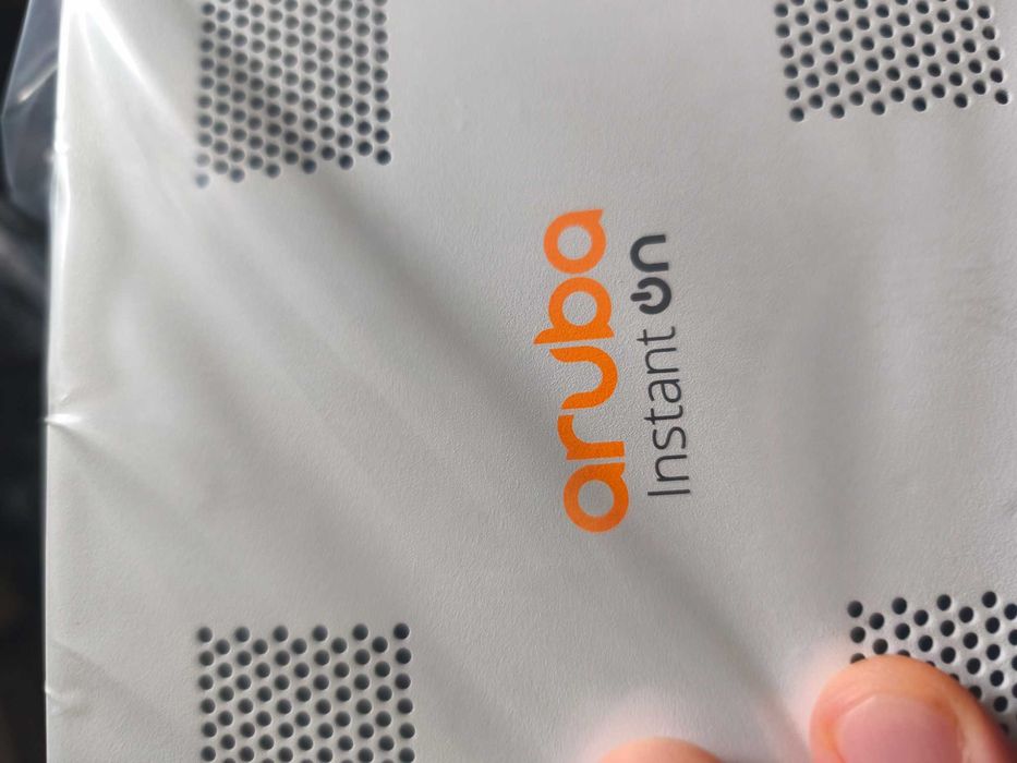 Чисто нов Aruba a Hewlett Packard Enterprise Instant On Switch серия..