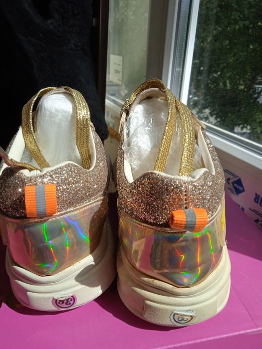 Кроссовки женские новые