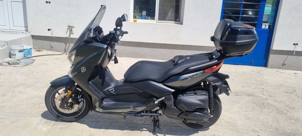 Скутер Yamaha X-MAX