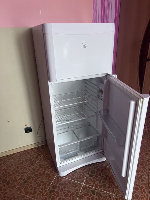 Холодильник Indesit