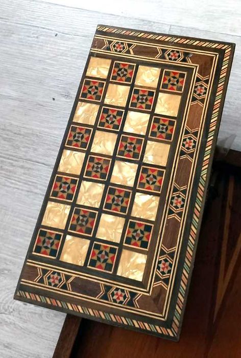 Настолна игра шах табла, два вида