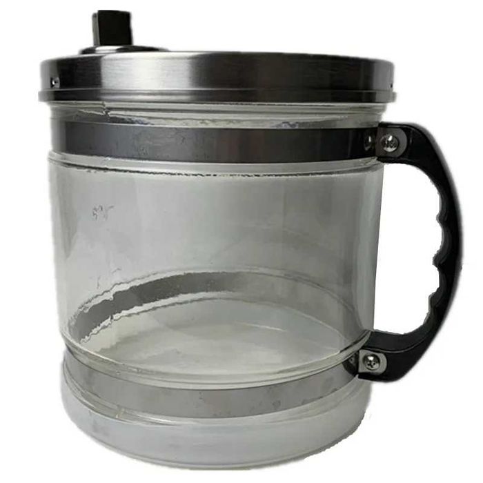 Дистиллятор производит дистиллированную воду.