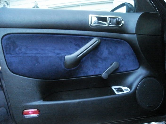 Retapitare fete de usi , plafon , stalpi