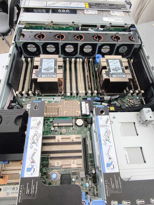 Сървър Lenovo ThinkSystem SR650 12LFF 2*Xeon Gold 6230 64GB 930-16i