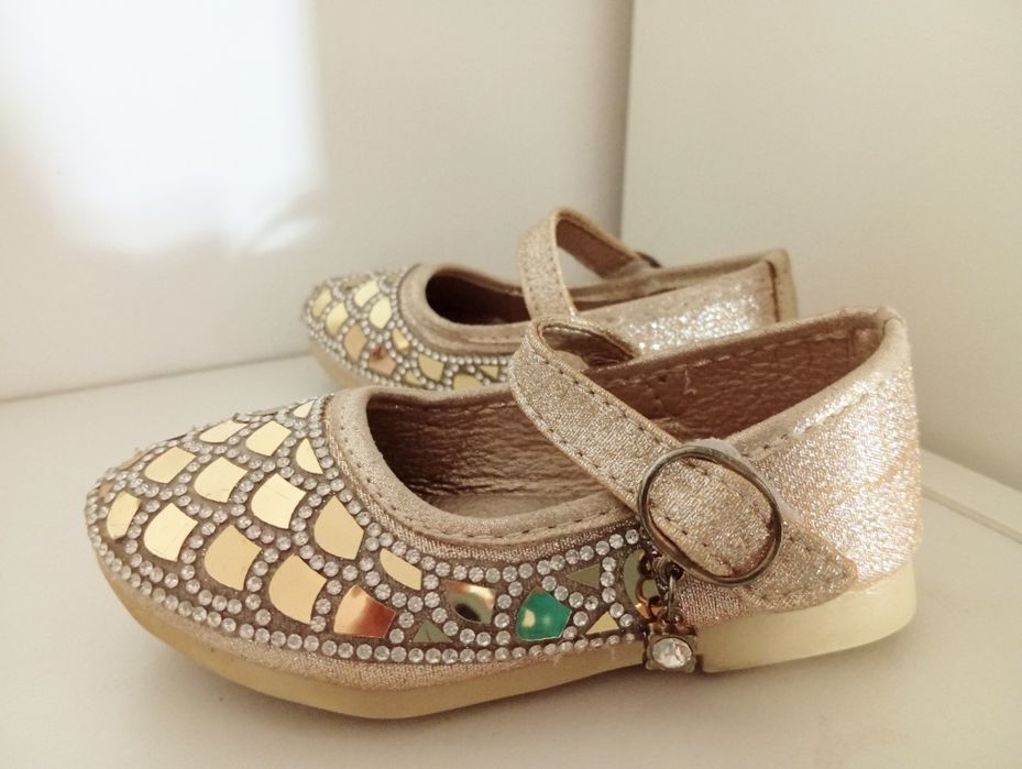 Papucei aurii  de ocazie mar 18