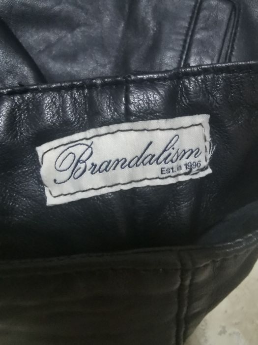 vând pantaloni piele naturala foarte moi și catifelati, NOI