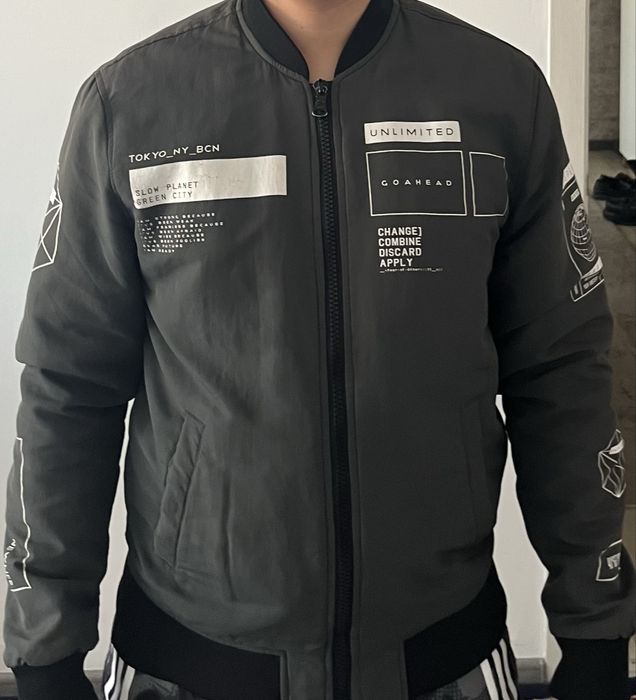 Стильный бомбер.