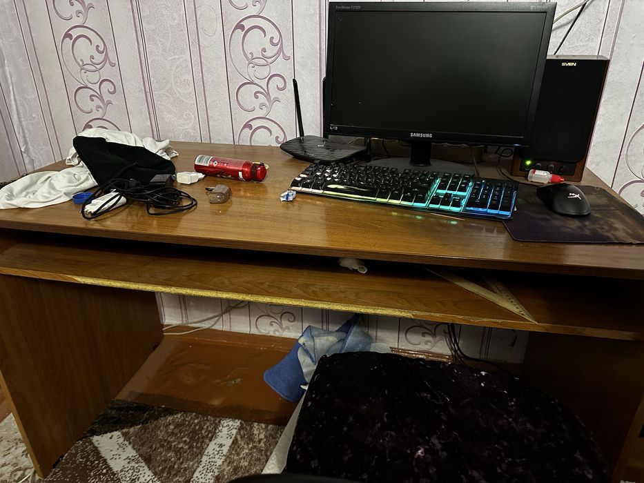 Продаю стол состояние хорошее