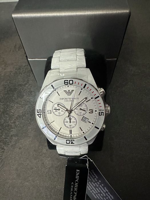 часовник Emporio Armani Ceramica