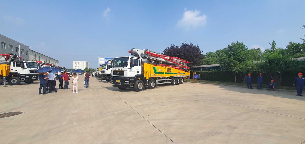 Автобетононасоса XCMG HB52V, Шасси SITRAK помпа 52 метр