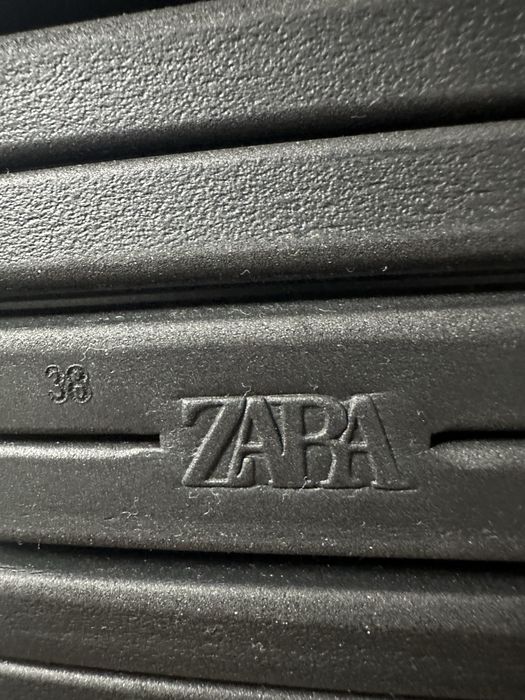 Vand ghete de zapada de la zara marimea 38 noi