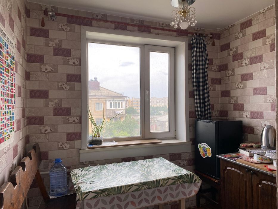 Продам 2 комнатную на цемпос.