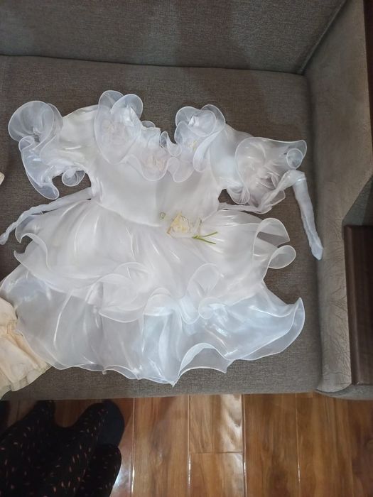 Продам платья и костюмы