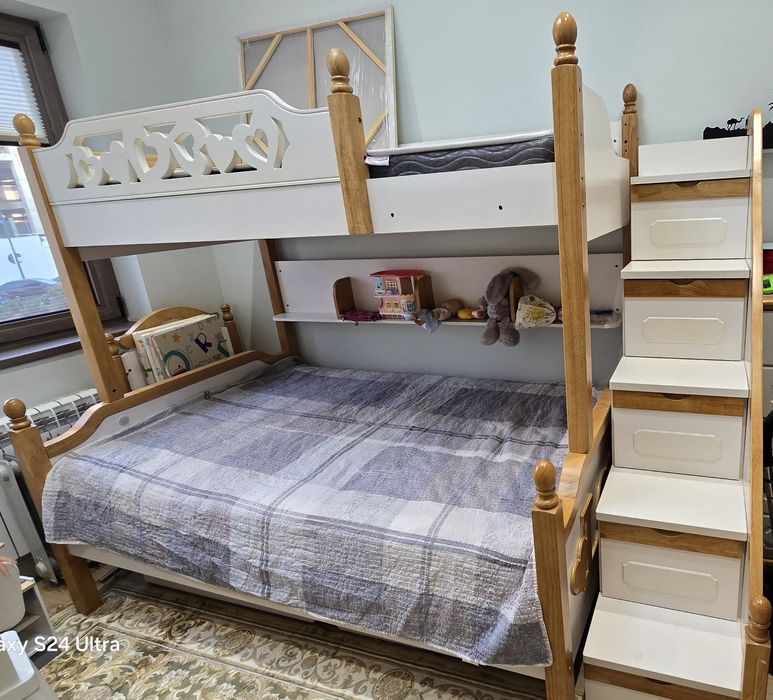 Двухярусная детская кровать