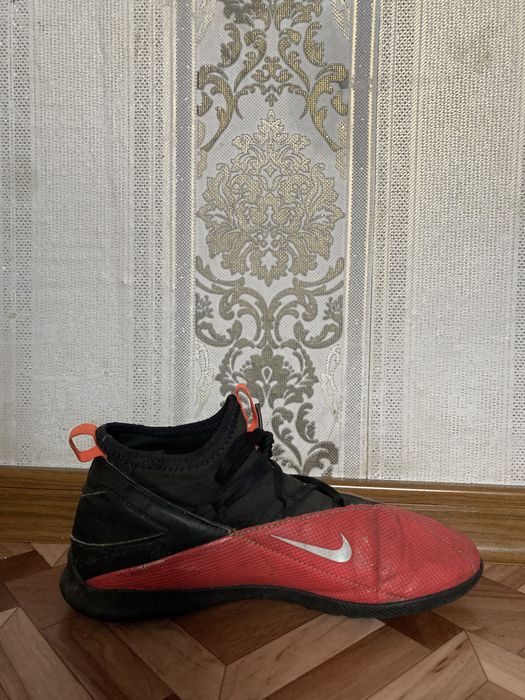 Продаю бутсы Nike phantom