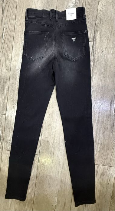 Дънки Guess нови с етикет