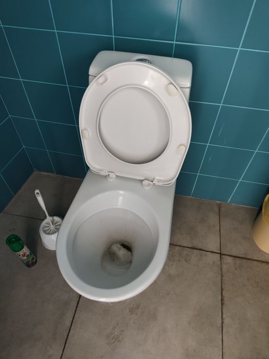 Продам унитаз с раковиной