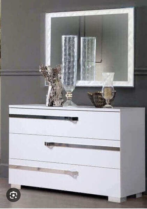 Комод с зеркалом