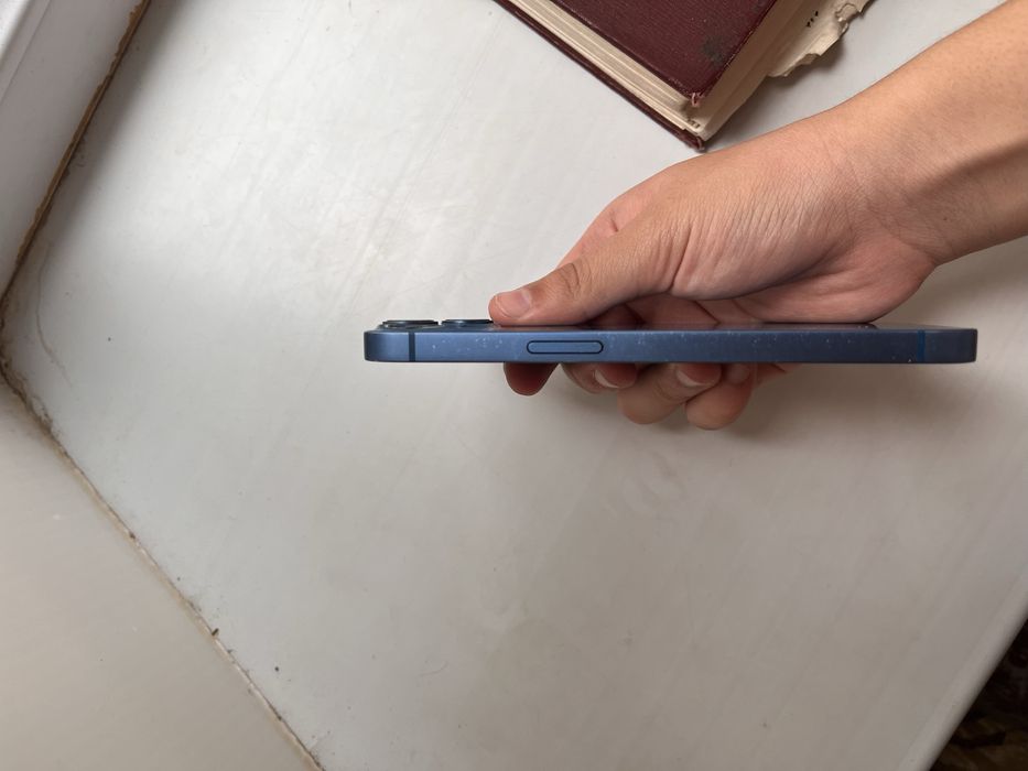 продается iphone 13 в темно-синем цвете