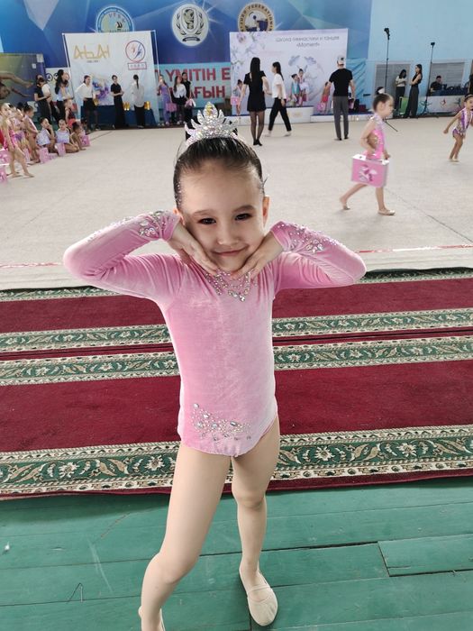 Продам гимнастический купальник