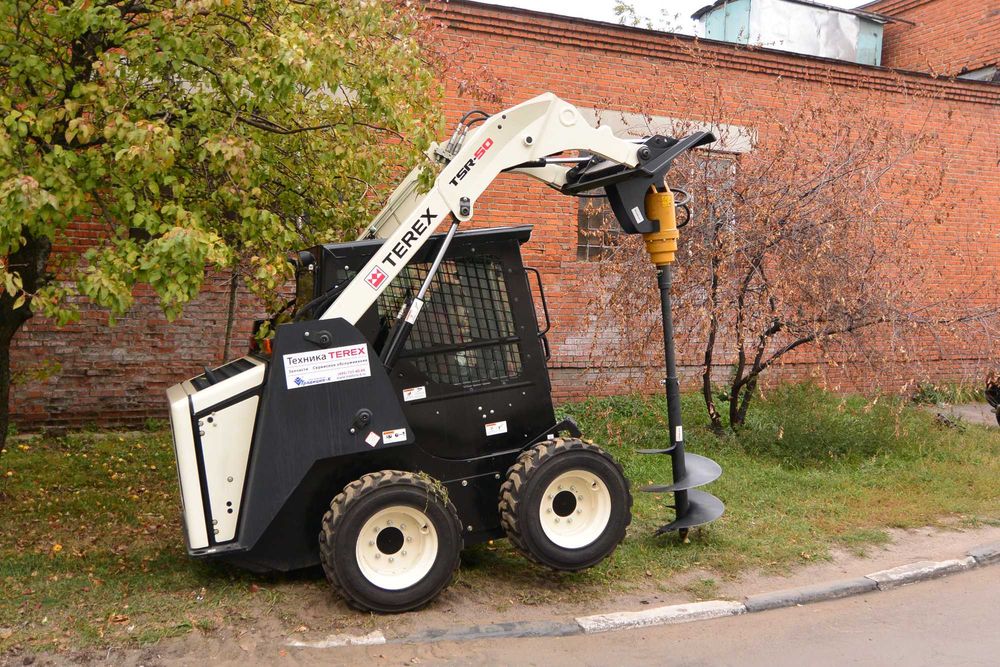 Гидровращатель (ямобур) Delta RD5 на мини-погрузчик JCB SSL 175