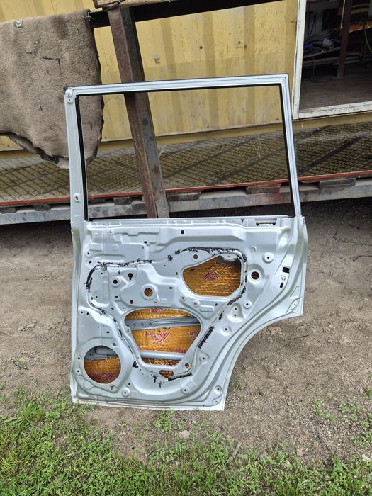 Продам двери тойота ланд крузер прадо 150