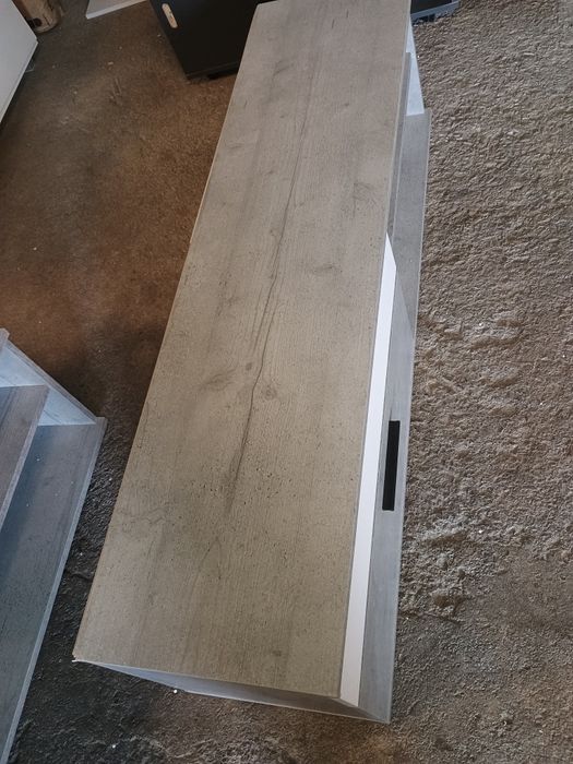 Тв шкаф с чекмедже и рафтчета