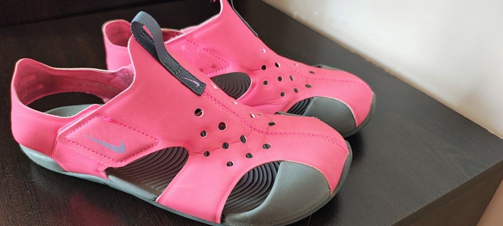 Детски сандали, маратонки и боти.