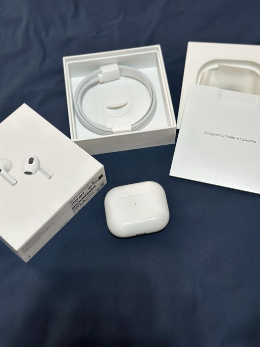 Продам наушники AirPods 3