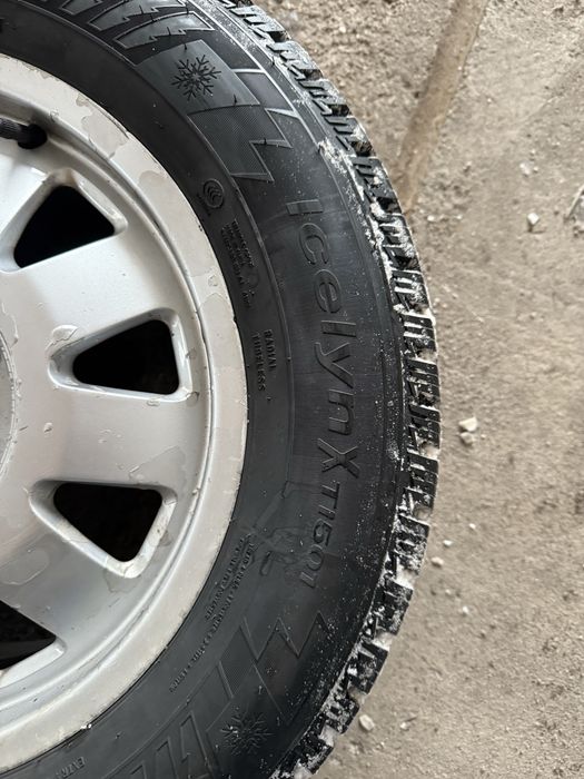 Продам диски с шипованой резиной