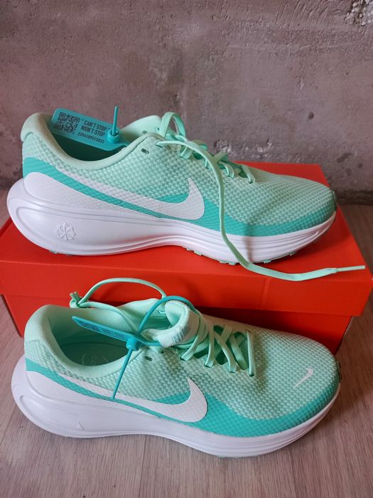 Женские кроссовки Nike — новые