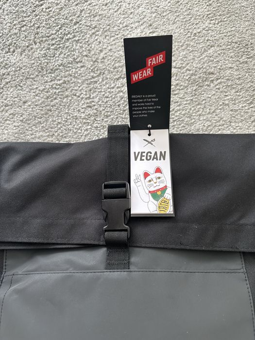 Раница чисто нова