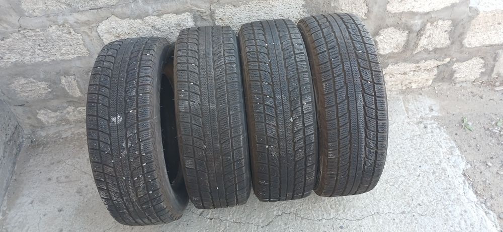 Продаётся зимние покрышки лепучки