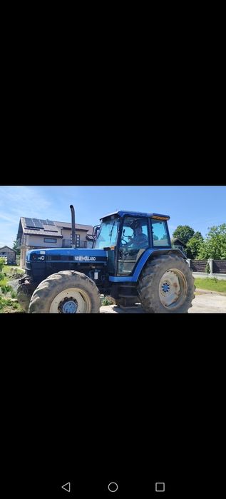 vând tractor New Holland 4x4