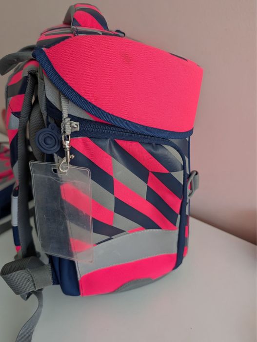 Ученичекса раница  School-Mood Hero Air+ The Petite – Yuna Neon Pink, 7 части