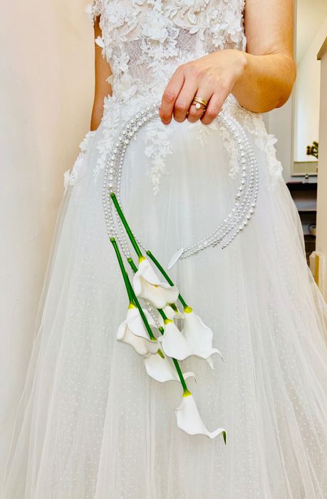 Buchet mireasa din flori calla si perle alb