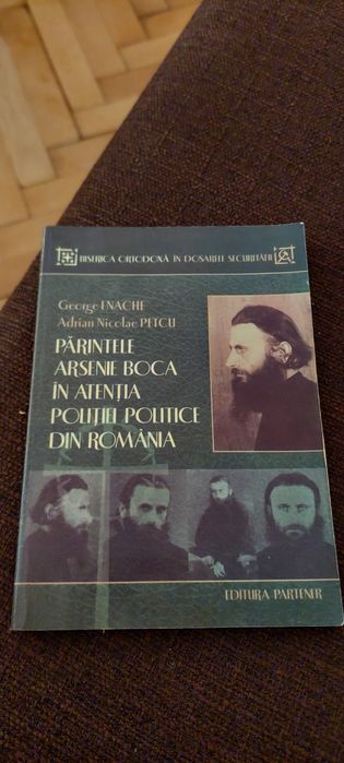 Lot cărți religioase: Noul Testament + Părintele Arsenie Boca