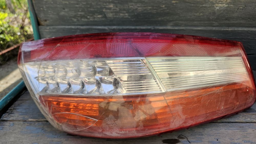 Стоп фанар тоиота 40