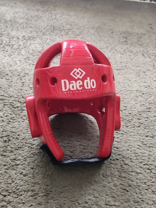 Taekwondo uchun qizil shlem