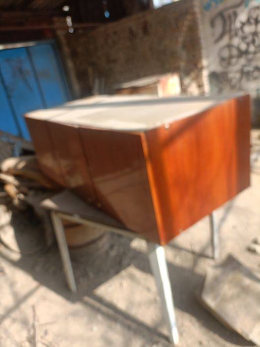 Продам шифоньер с антресолью.