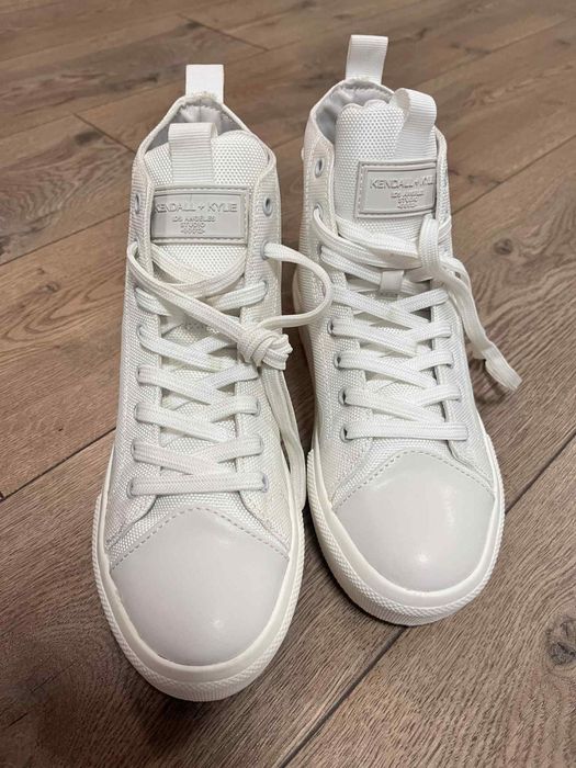 KENDALL + KYLIE кецове в отлично състояние.Нови са само са пробвани.