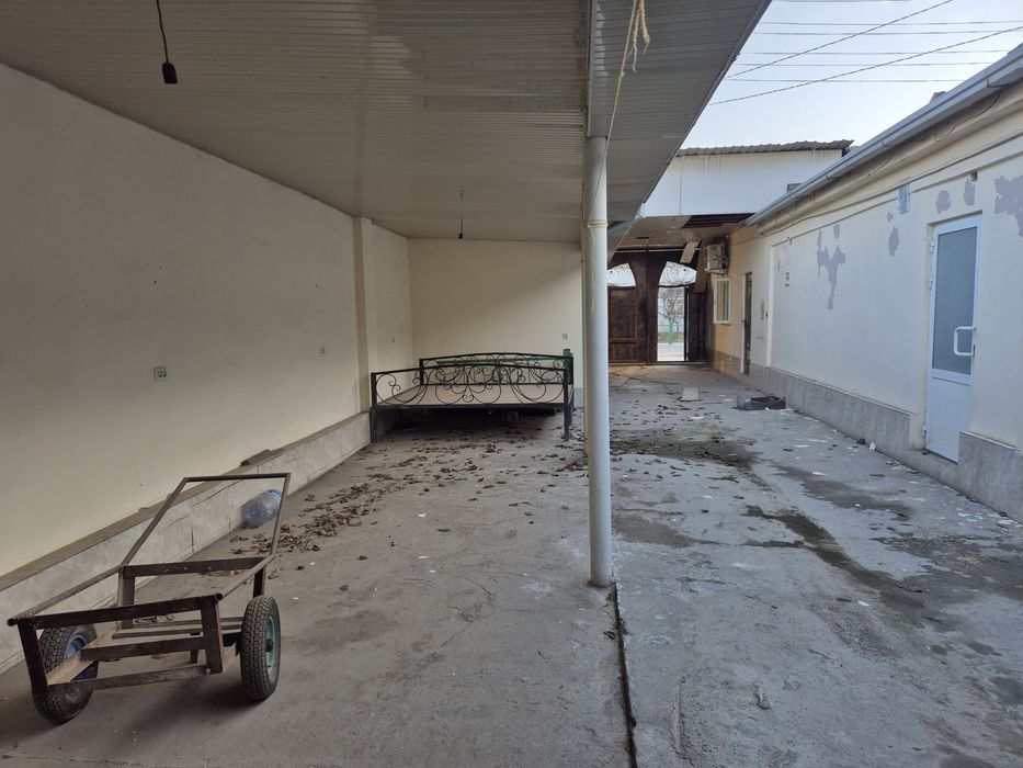 Sirdaryo shahar Furqat kochada uy sotiladi