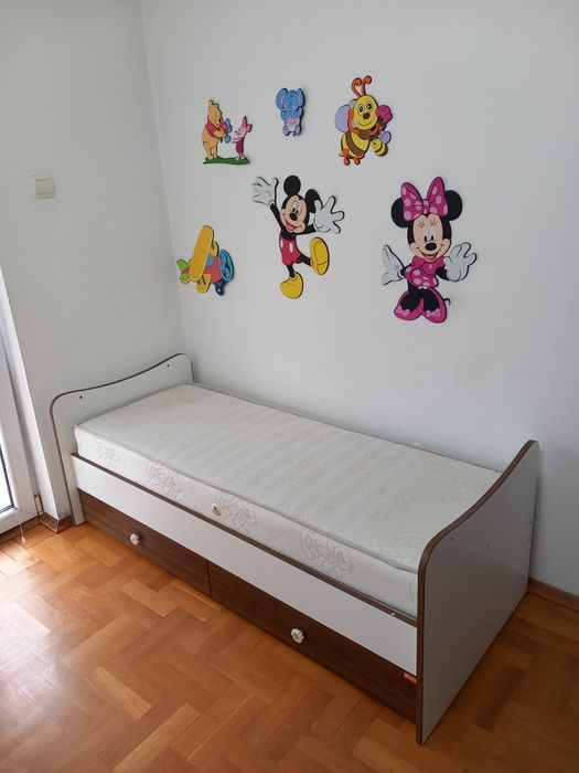 Продавам детско легло с матрак