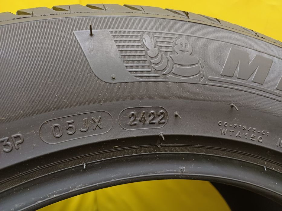Шина 225/55 R16 Michelin.