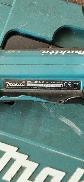 MAKITA комплект машини в много добро състояние, с зарядно и 5 батерии.